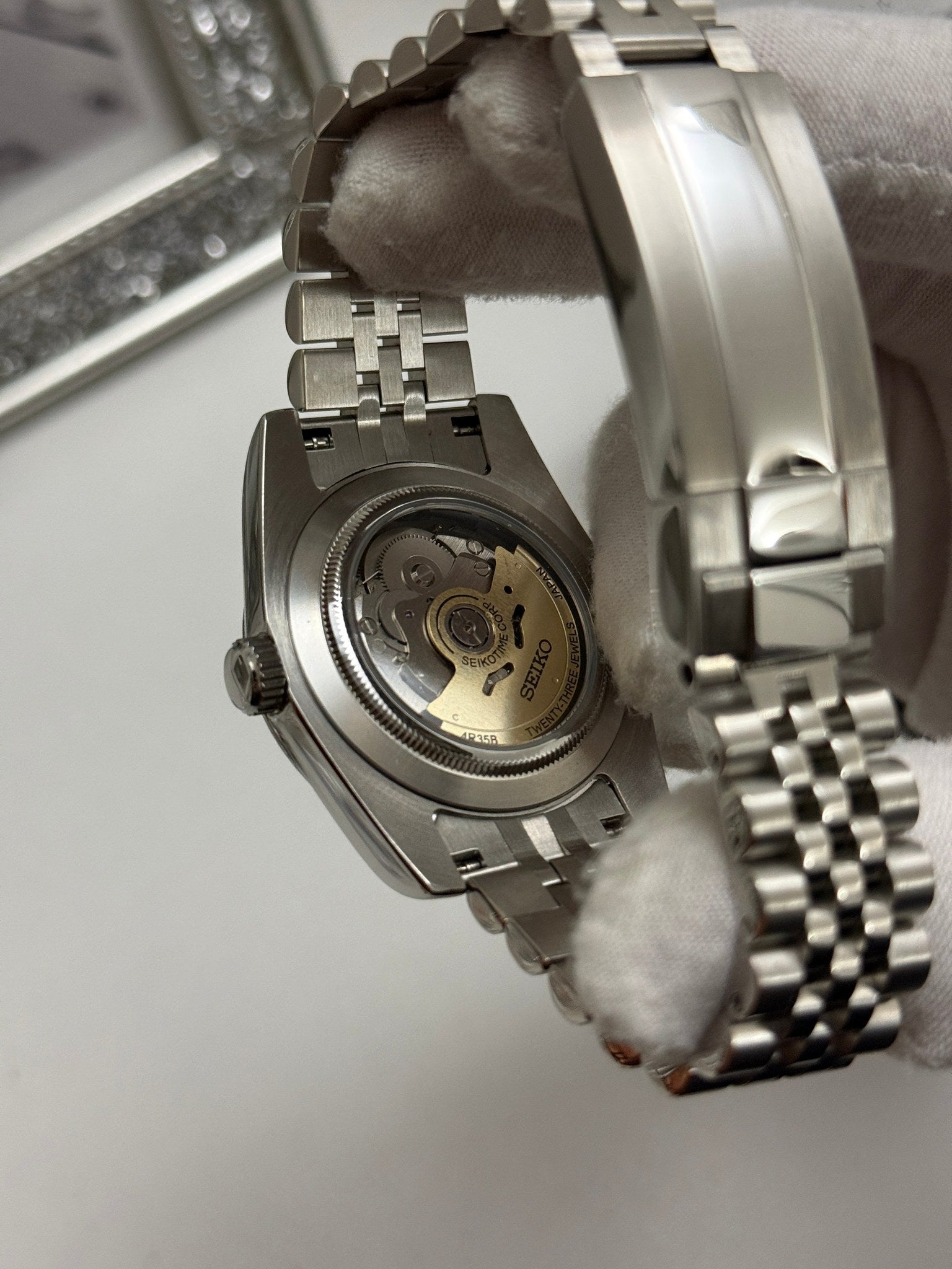 Datejust (Purple) Seiko NH35 automatic mod watch. A caseback detail shot showing the internal mechanical movement and the silver jubilee bracelet.