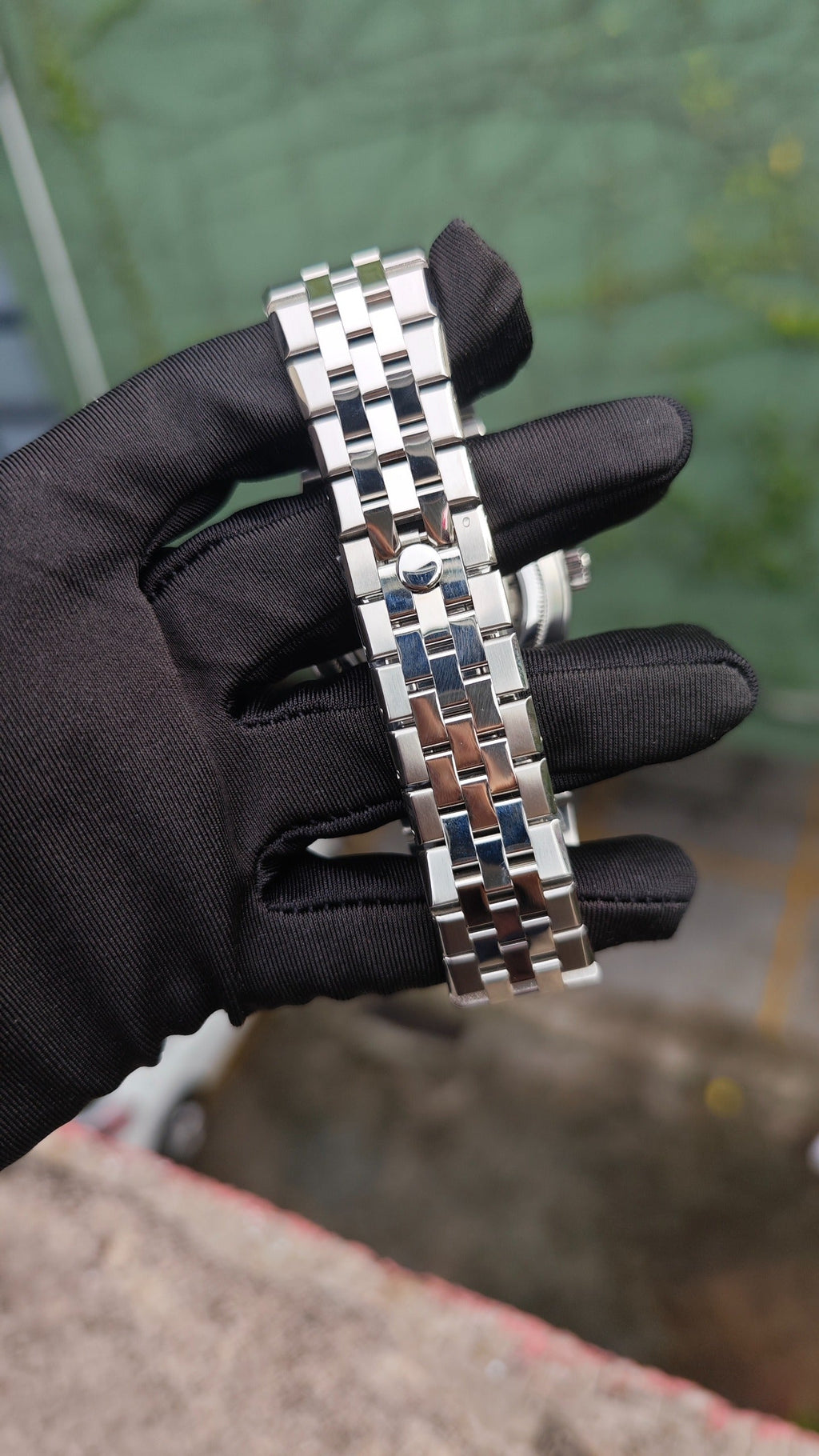 Land-Dweller (Tiffany) Seiko NH35 automatic mod watch. A close up view of the silver metal link watch bracelet showing the clasp mechanism.